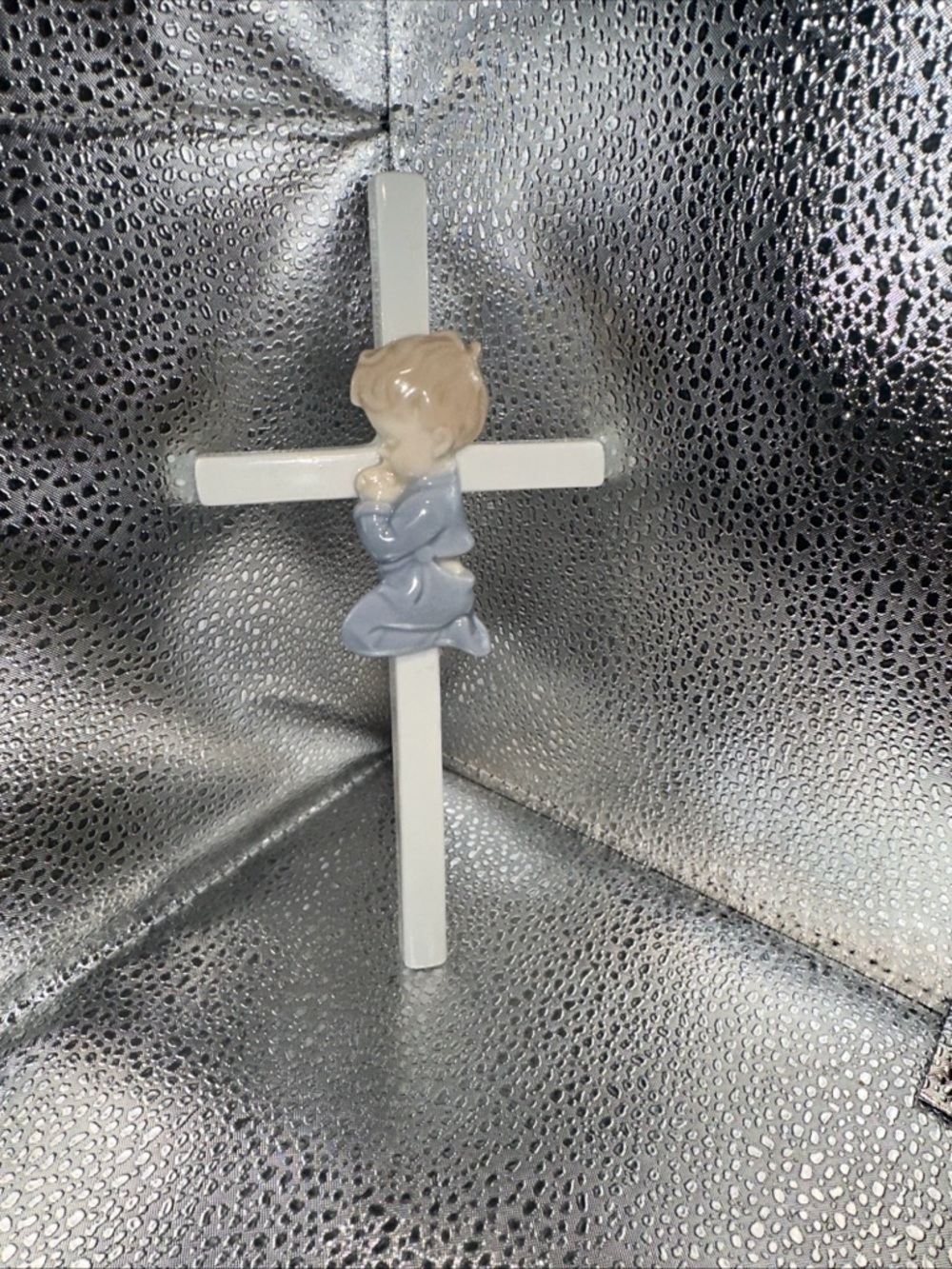 Children's White porcelain Cross Light Blue Praying Child wall decor